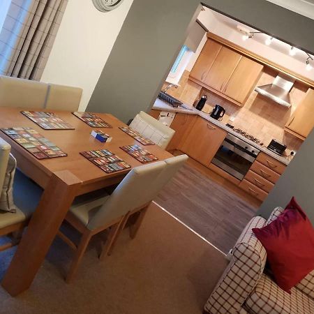 Chic Flat At Hairmyres Hospital & Train Station Leilighet East Kilbride Eksteriør bilde