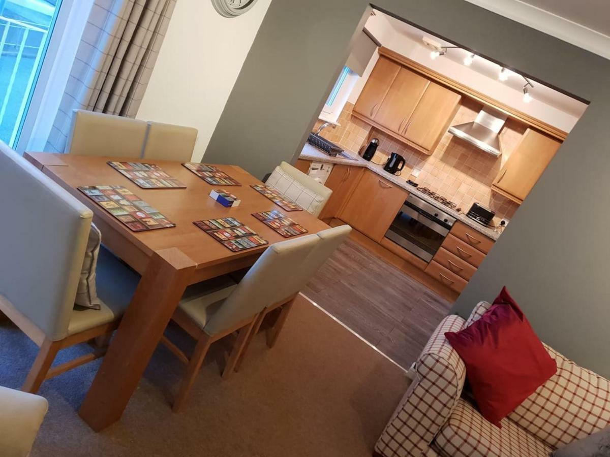 Chic Flat At Hairmyres Hospital & Train Station Leilighet East Kilbride Eksteriør bilde