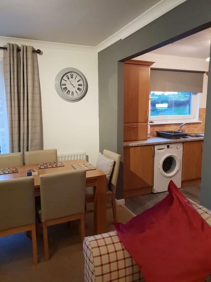 Chic Flat At Hairmyres Hospital & Train Station Leilighet East Kilbride Eksteriør bilde