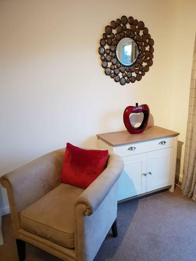 Chic Flat At Hairmyres Hospital & Train Station Leilighet East Kilbride Eksteriør bilde